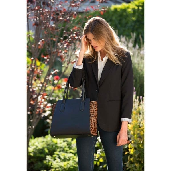 SUSU Jody Black Leather Top-Handle Bag - Amazing & Stylish - Image 6