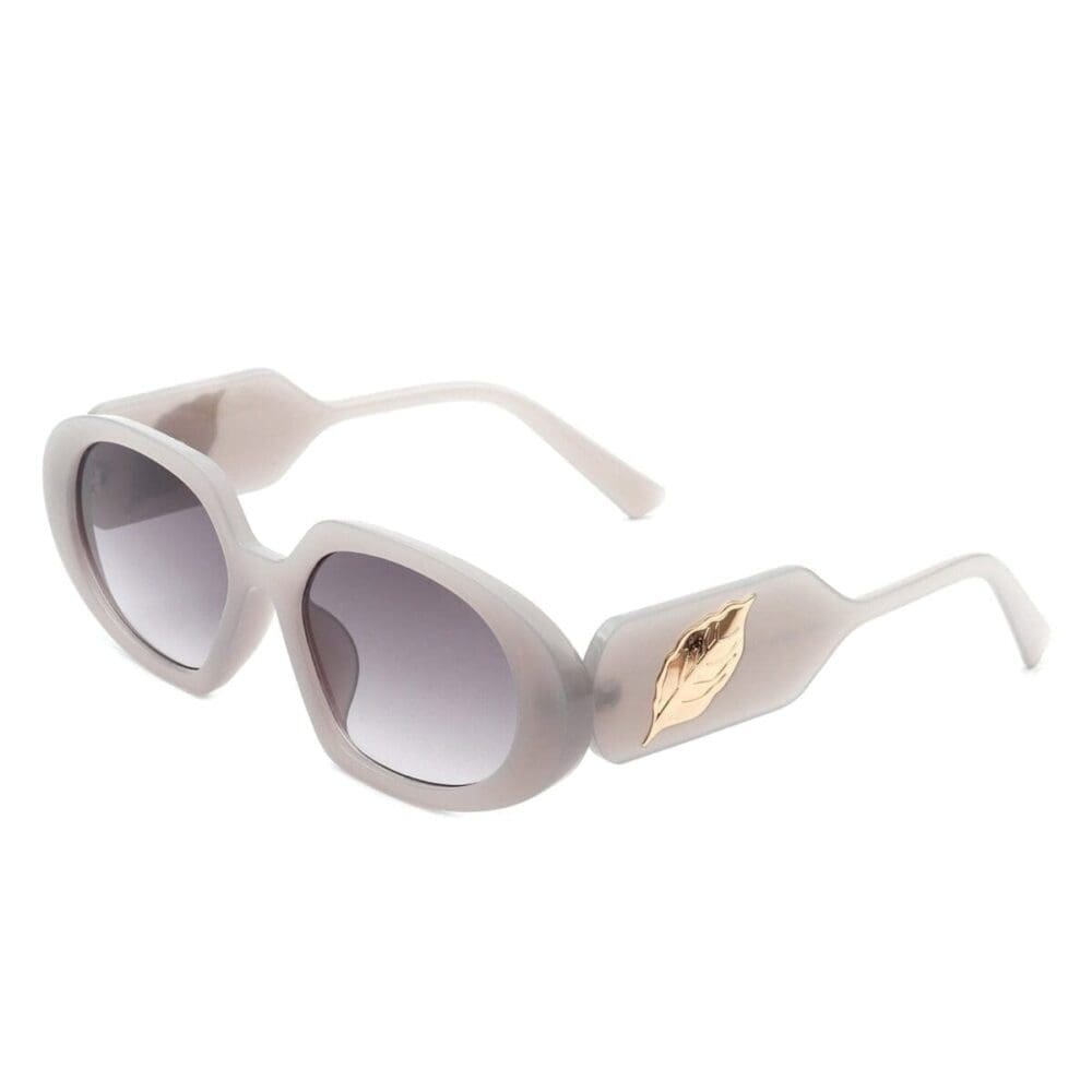 Cramilo Eyewear Glittera Retro Oval Chic Sunglasses